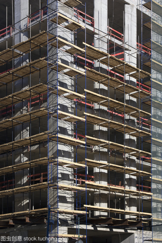 混凝土建筑施工脚手架下的角落